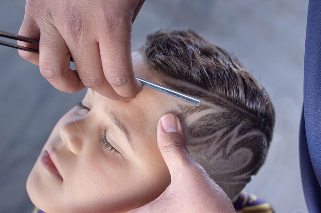 Haren knippen jongen
